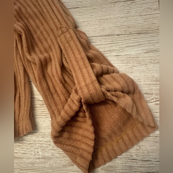NWT The Limited Rib Hacci Knit Turtleneck Thin Sweater Tab Up Sleeves Camel L - Picture 10 of 11